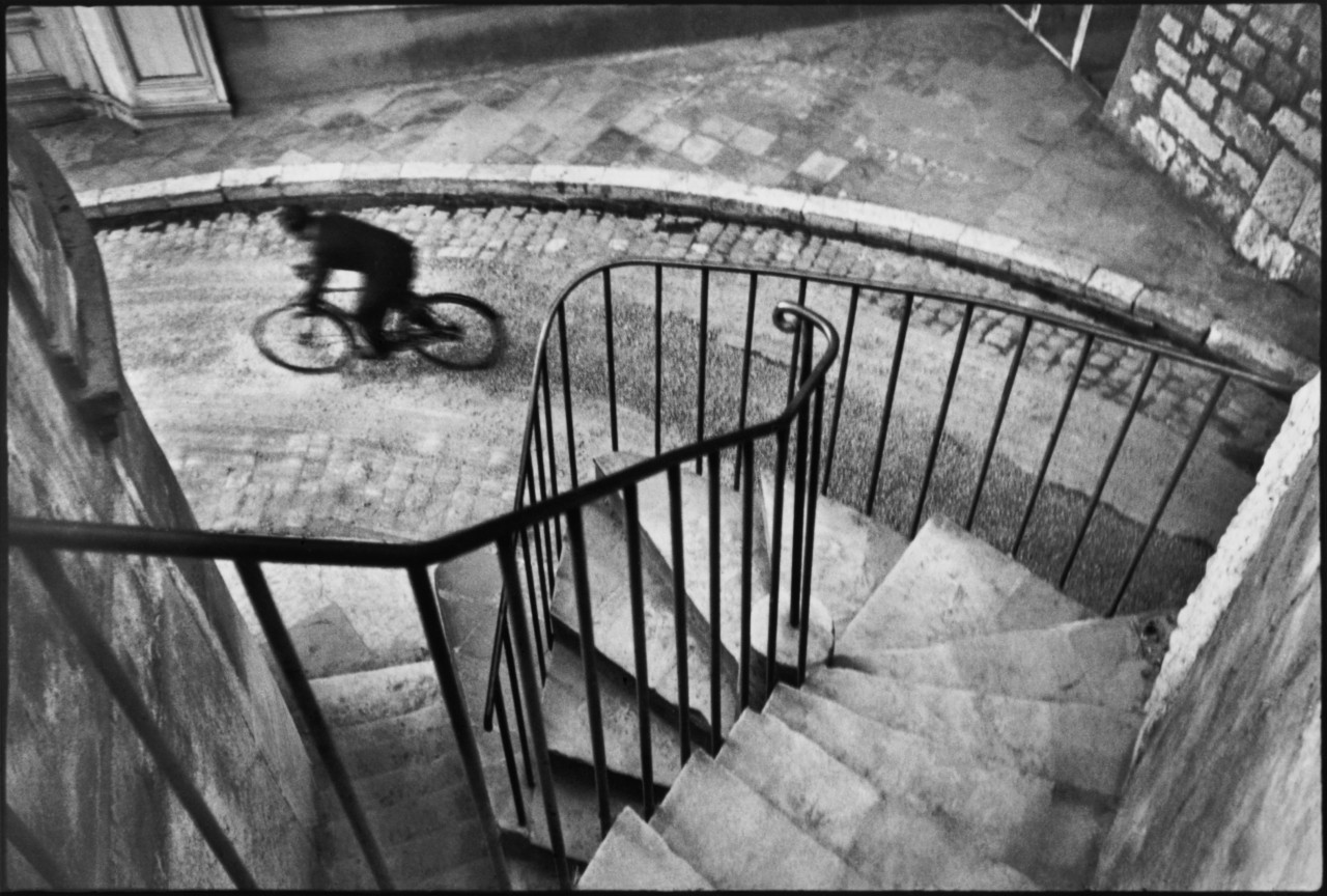 Les grands photographes de l'histoire ) Henri Cartier-Bresson, Les Européens, Hyères, France, 1932. © Henri Cartier-Bresson/Magnum Photos