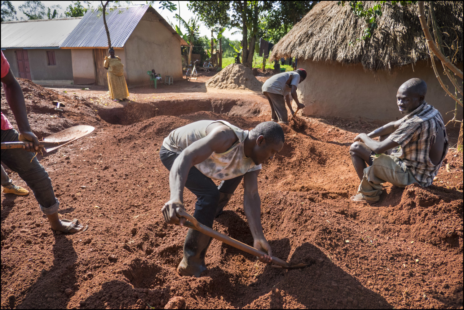 Village работа. Детский труд на плантациях какао. Детский труд на плантациях какао бобов. Детский труд шахта Африка. Уганда Африка золотодобыча.