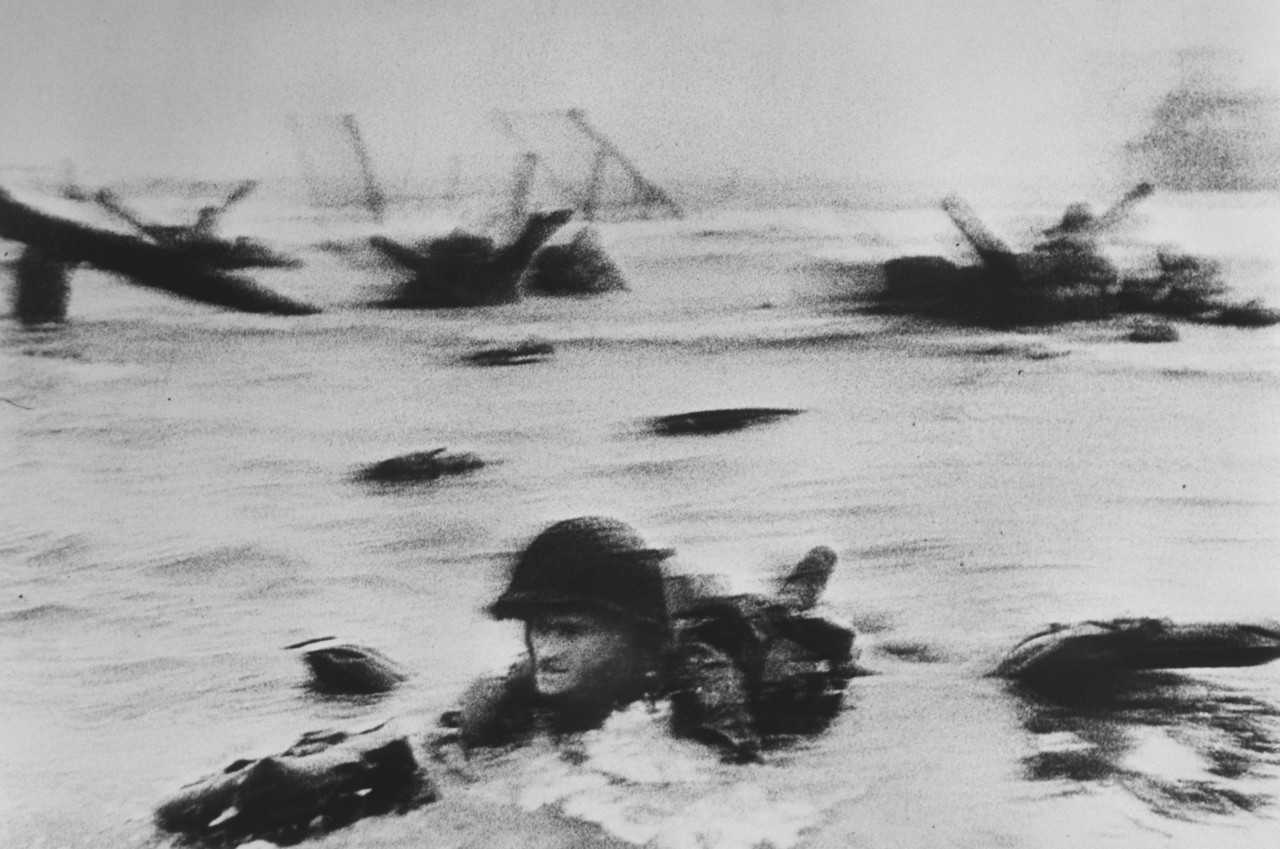 Adolescent plaats Doelwit D-Day and the Omaha Beach landings • Robert Capa • Magnum Photos