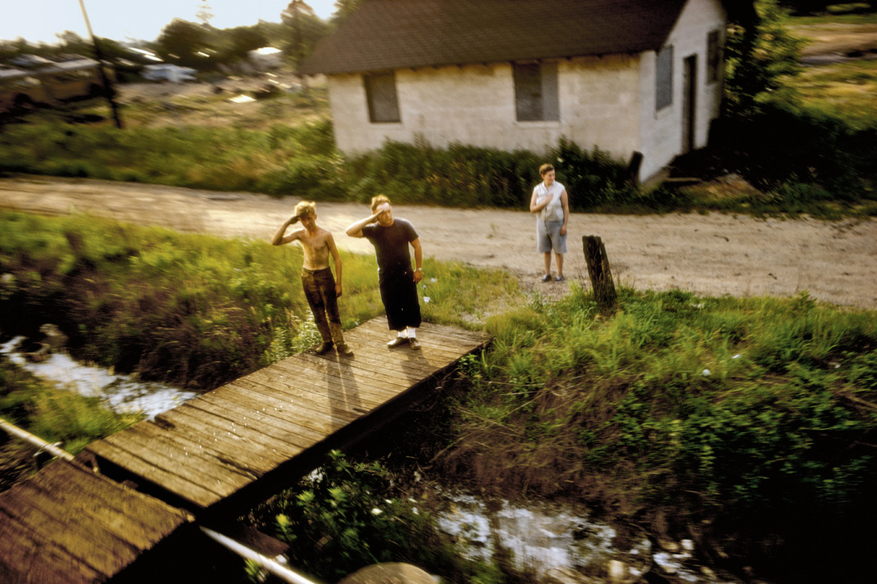 Robert Kennedy funeral train. USA. 1968. ? Paul Fusco。(取自Magnum Photos)