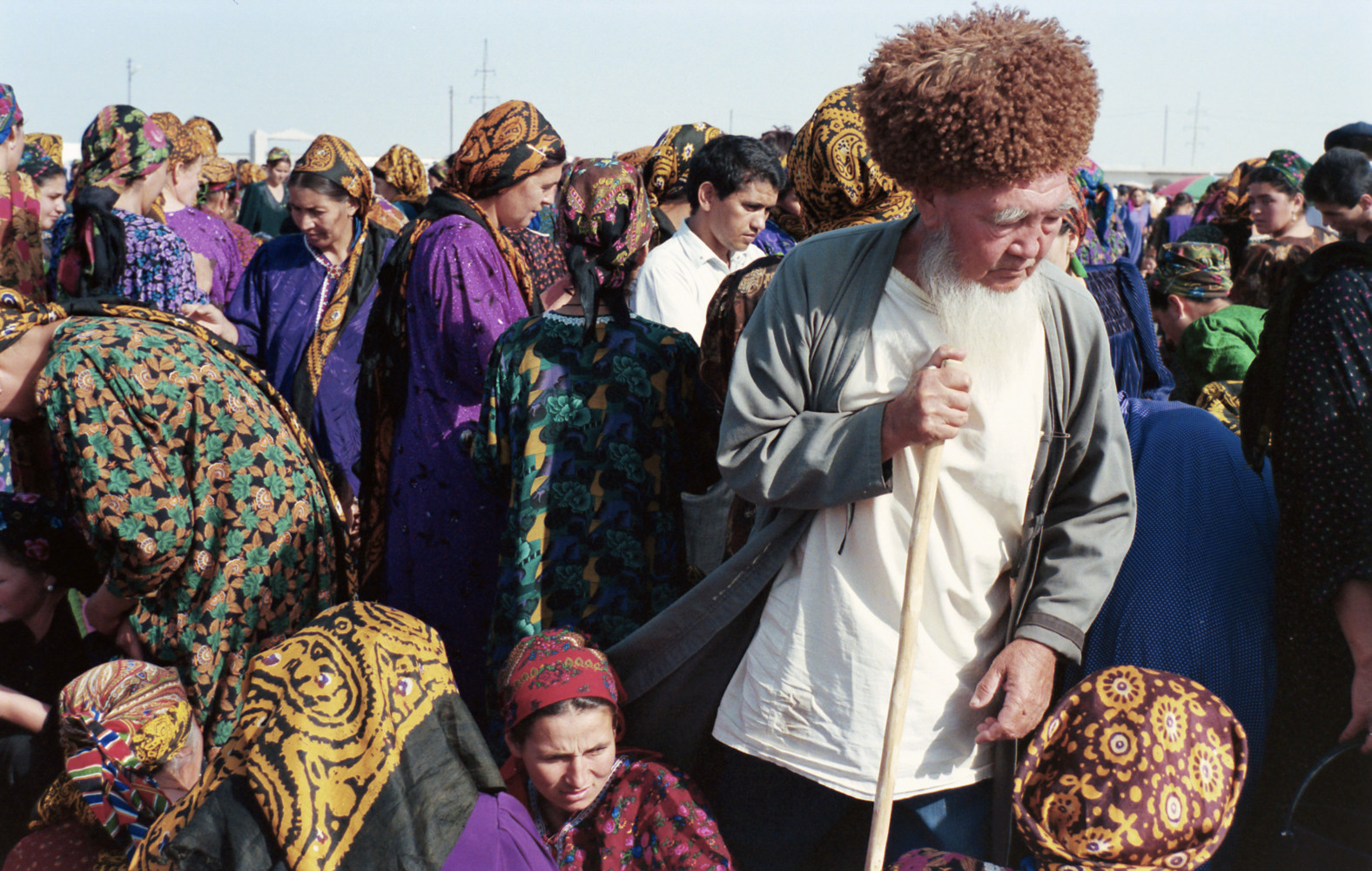 Туркменистан как живут люди. Рухиет Туркмения. Бедный Туркменистан деревни. Туркменская деревня. Туркменский базар.